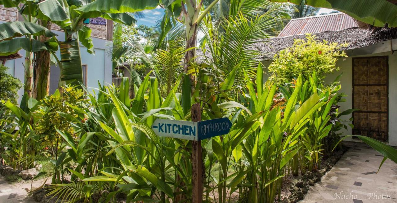 Footprints Homestay (Adults Only) General Luna  Esterno foto