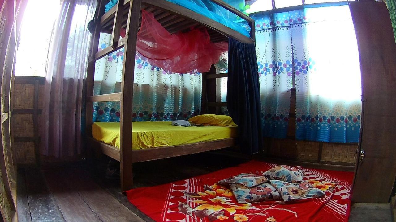 Footprints Homestay (Adults Only) General Luna  Esterno foto