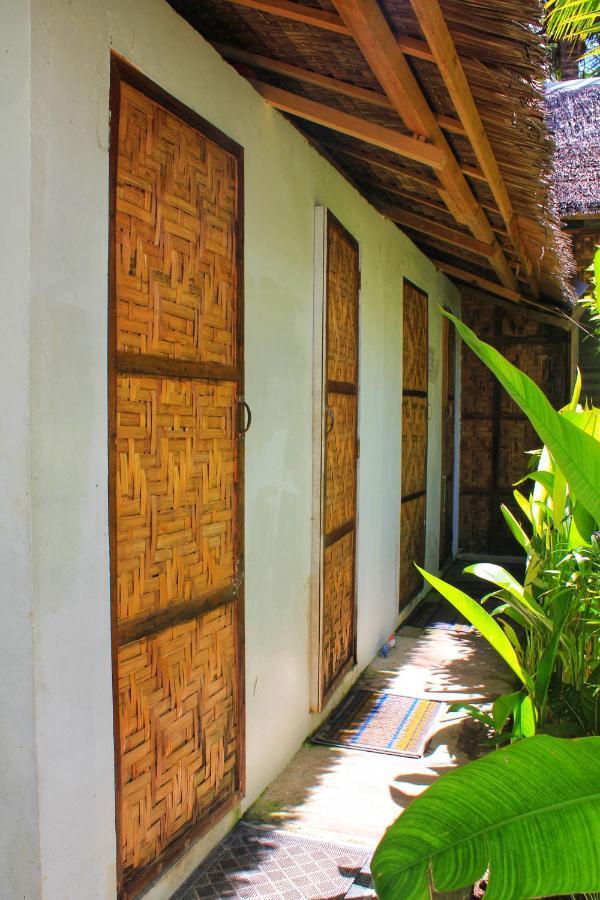 Footprints Homestay (Adults Only) General Luna  Esterno foto