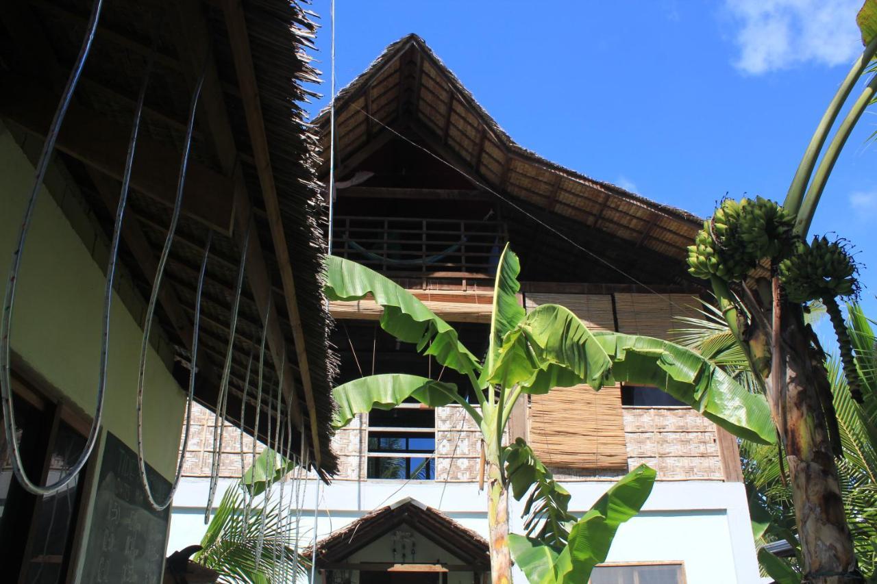 Footprints Homestay (Adults Only) General Luna  Esterno foto