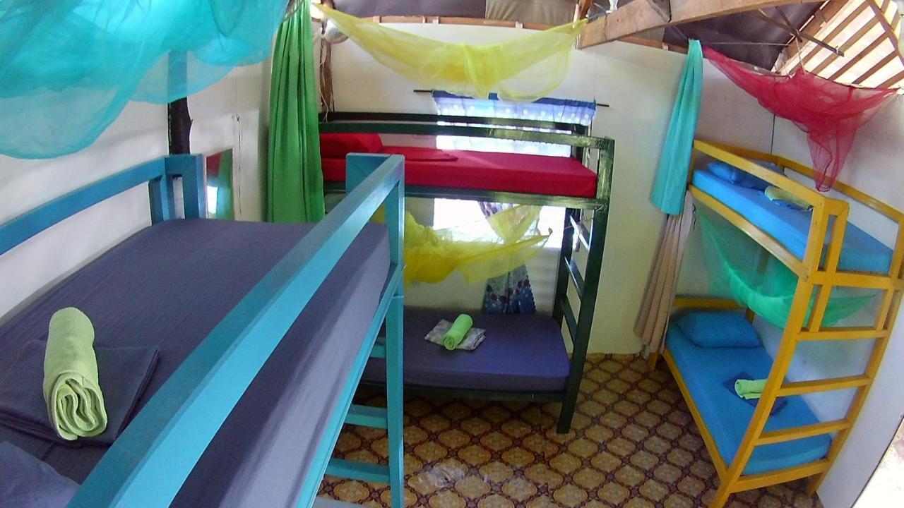 Footprints Homestay (Adults Only) General Luna  Esterno foto